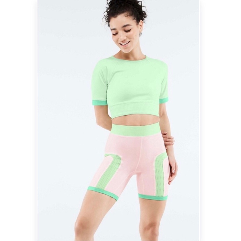 Fabletics Daydream 2 Piece Outfit Plus Sz 3xl NW Detailed Tag.